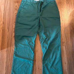 The brand is Gap. The size is 2R